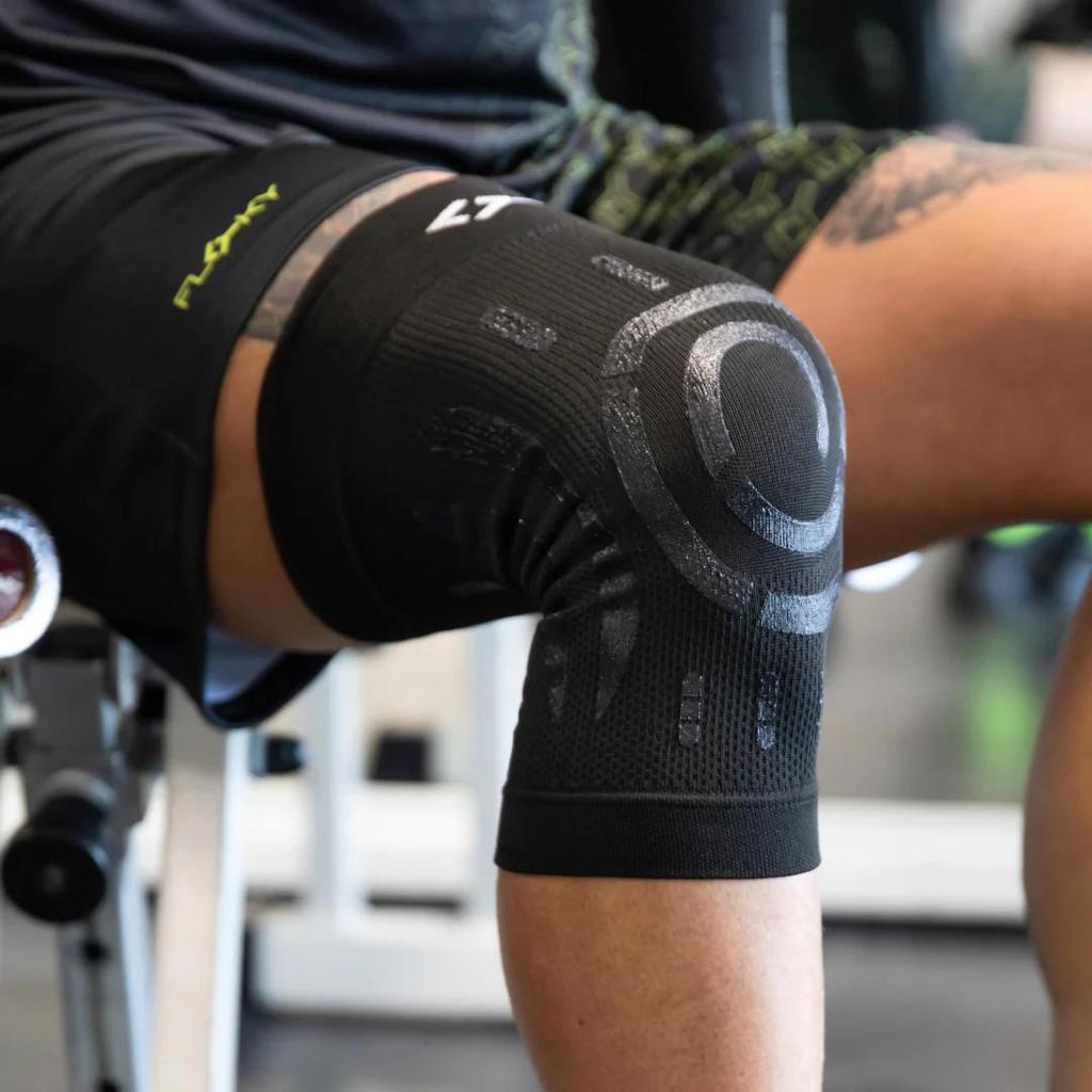 FLOKY KNEE Support Brace Black 1 pcs pack - Knee Support Knee Brace Kompresi Lutut untuk Padel, Tenis, Badminton, Running, Basketball, Volleyball, Pereda Nyeri Lutut & Stabilitas Patella - Image 7